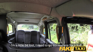 FakeTaxi piercinges szuka a motorháztetőn is kefél