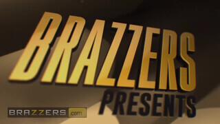 Brazzers - Cherie Deville tini palival kúrel