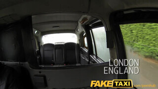 FakeTaxi - méretes csöcsű világos szőke bula