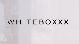 WhiteBoxxx - Caprice istenien kinyalja a ribanca pici pináját