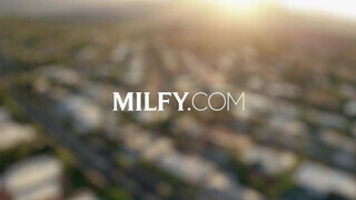 MILFY - Dana Vespoli fiatalabb krapekkal kufircol