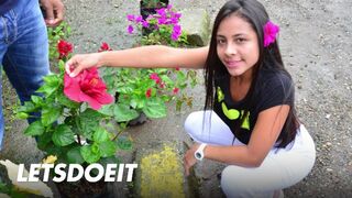 A csoki hajú latin amerikai milf-et utcai vadászatban szerezzük be mély dugásra