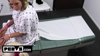 Mimi Monet gigászi fenekű szenvedélyes a méretes farkú orvosnál a rendelőben