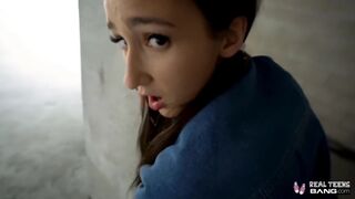 Carmen Rae pici picsája könyörtelen dugásba keveredik a castingon