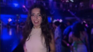 Szarvas maca egyezett meg a klub wc-jében történő vad dugásba