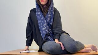 Gyönyörű arab milf megbassza a bankárt a vámért