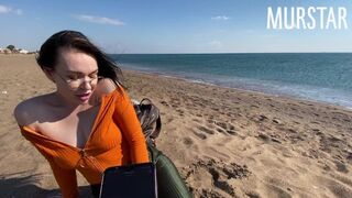 A lotyó beindult az interaktív játéktól és szopott a strandon